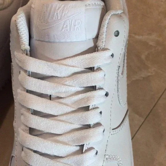 Size 8.5 - Nike Air Force 1 Low ‘07 Triple White Sneaker 315122-111. no box - Picture 6 of 7